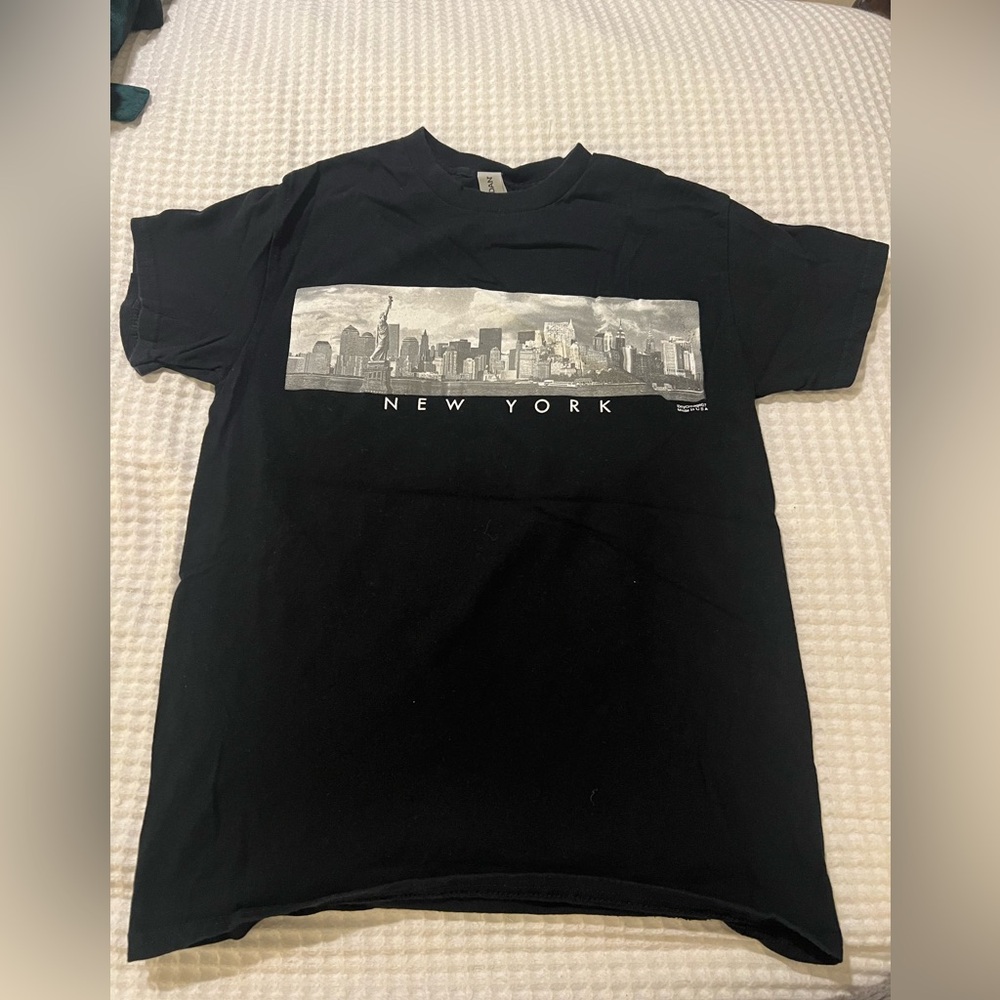 Gildan Black New York Graphic Tee